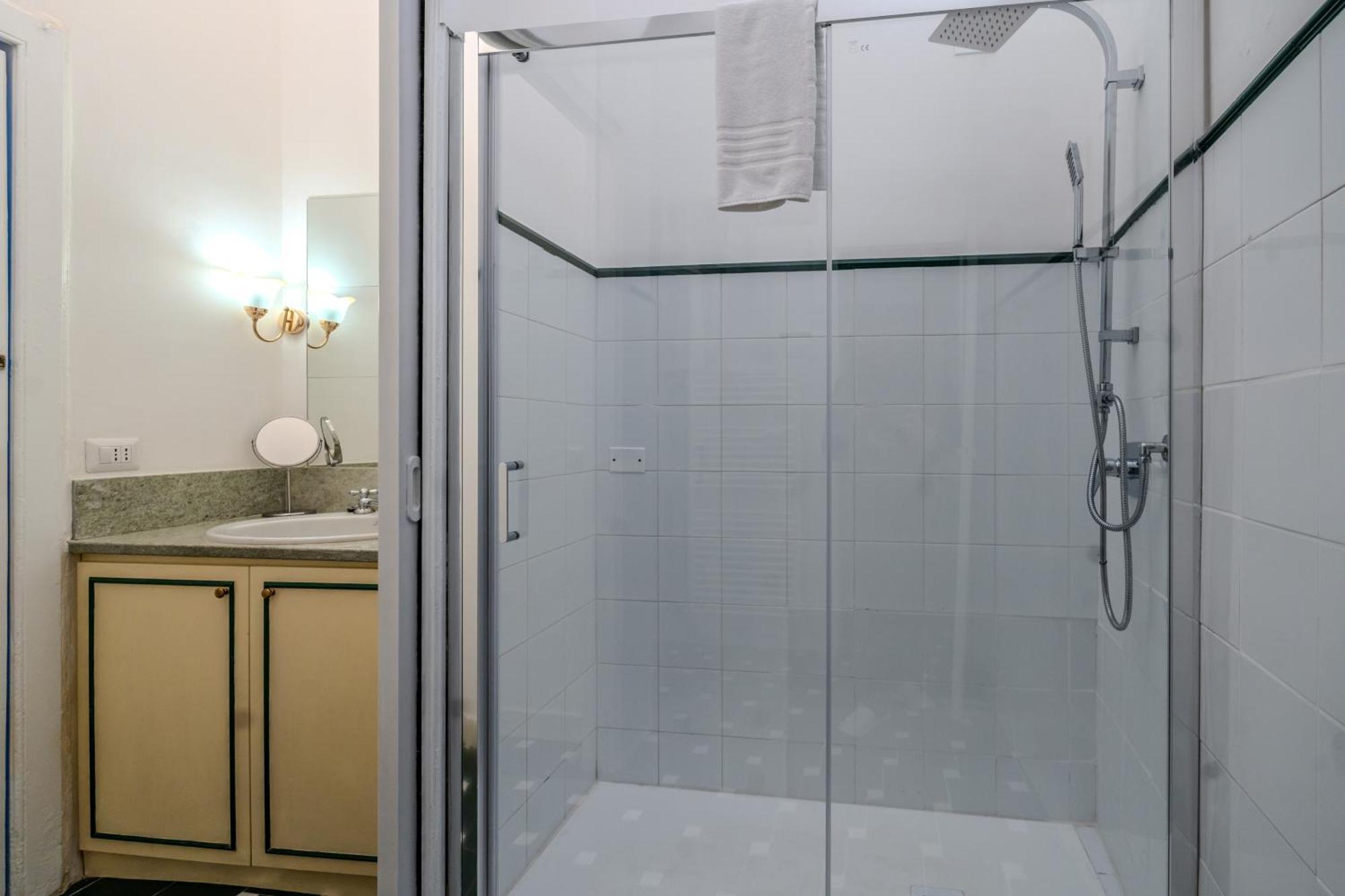 Nerino House, Elegante E Tranquillo Appartamento A 5 Minuti Dal Duomo Milano Ngoại thất bức ảnh